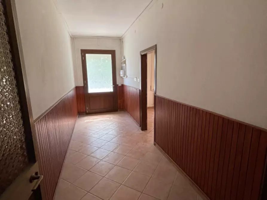 Immagine 2 di Palazzo in vendita  a Suzzara