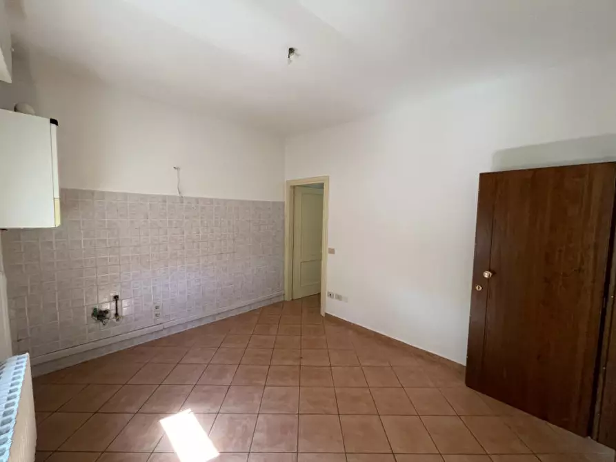 Immagine 3 di Palazzo in vendita  a Suzzara