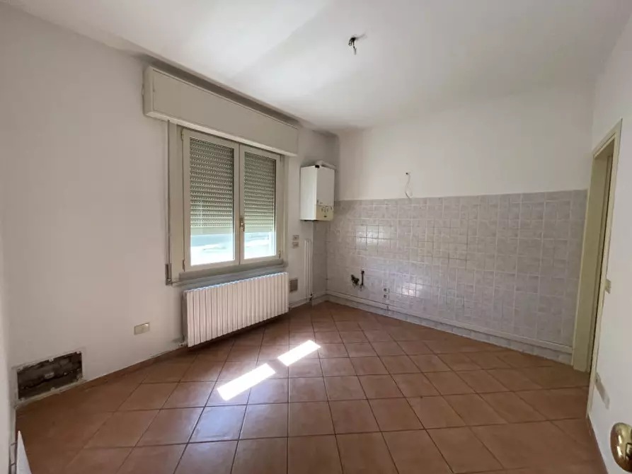 Immagine 4 di Palazzo in vendita  a Suzzara