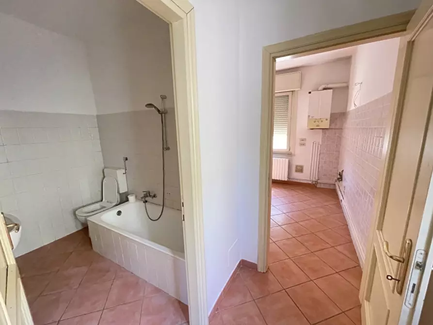 Immagine 6 di Palazzo in vendita  a Suzzara