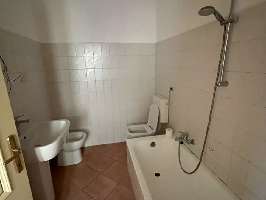 Immagine 7 di Palazzo in vendita  a Suzzara