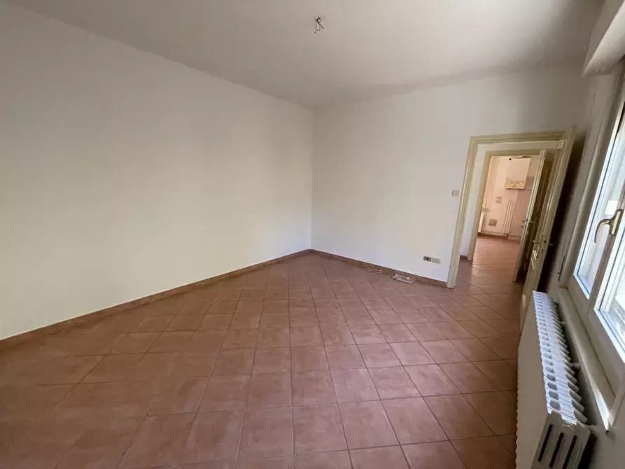 Immagine 9 di Palazzo in vendita  a Suzzara