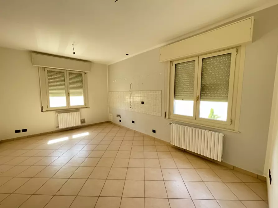 Immagine 11 di Palazzo in vendita  a Suzzara
