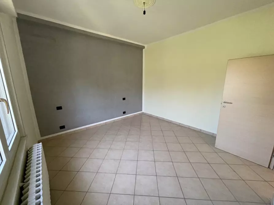 Immagine 14 di Palazzo in vendita  a Suzzara