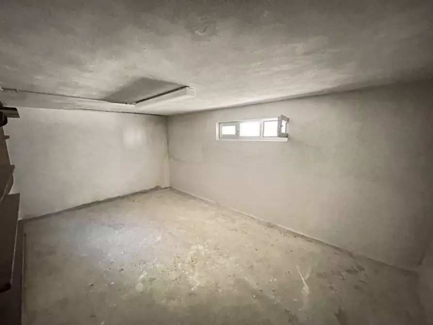 Immagine 23 di Palazzo in vendita  a Suzzara