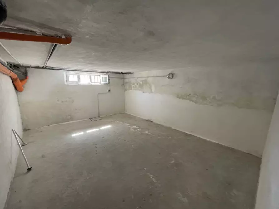 Immagine 24 di Palazzo in vendita  a Suzzara