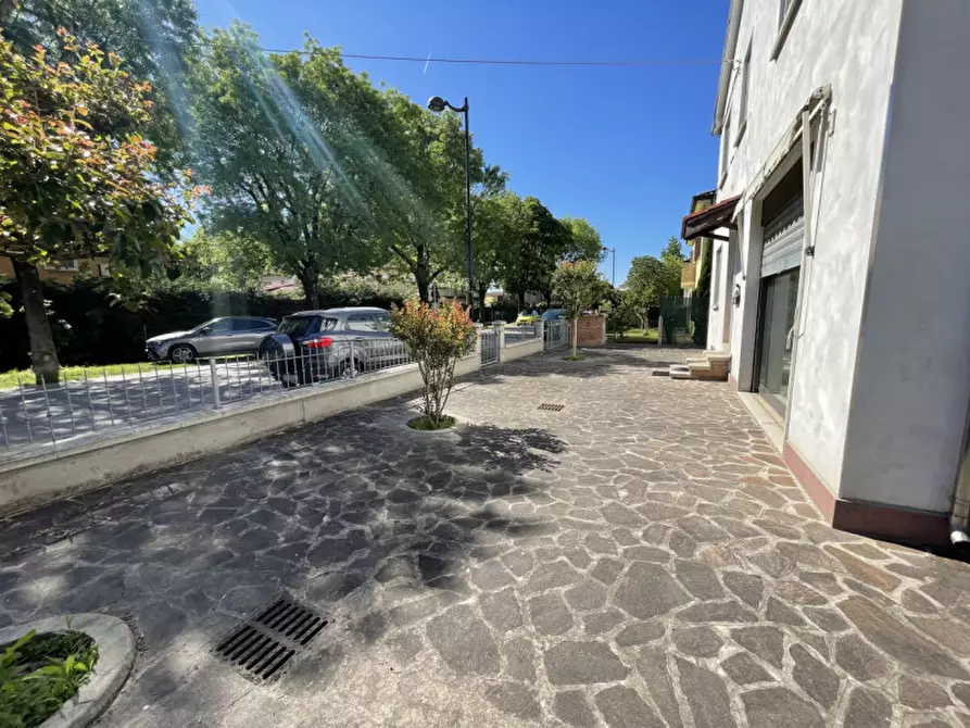 Immagine 30 di Palazzo in vendita  a Suzzara