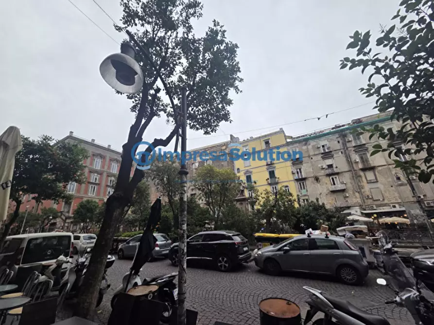 Immagine 2 di Negozio in vendita  in Piazza Bellini a Napoli