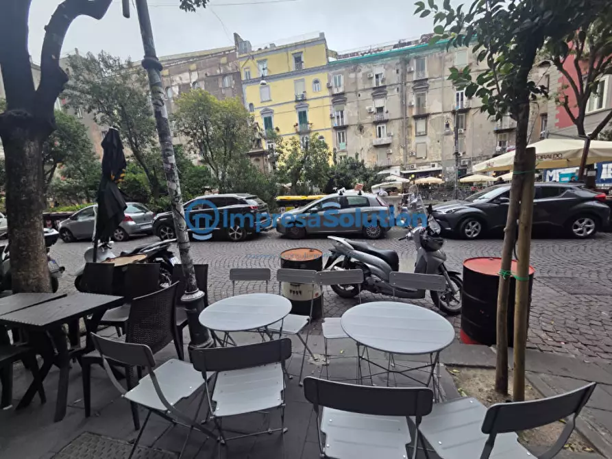 Immagine 6 di Negozio in vendita  in Piazza Bellini a Napoli