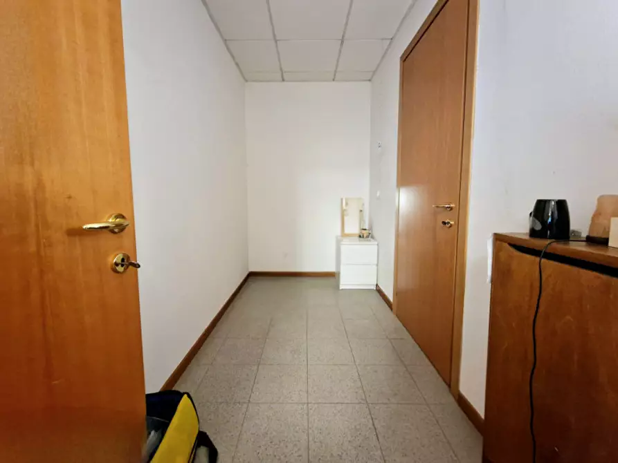 Immagine 3 di Negozio in vendita  in VIA DEGLI ARTIGIANI a Este