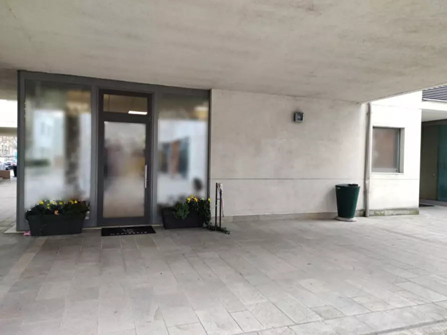Immagine 5 di Negozio in vendita  in VIA DEGLI ARTIGIANI a Este