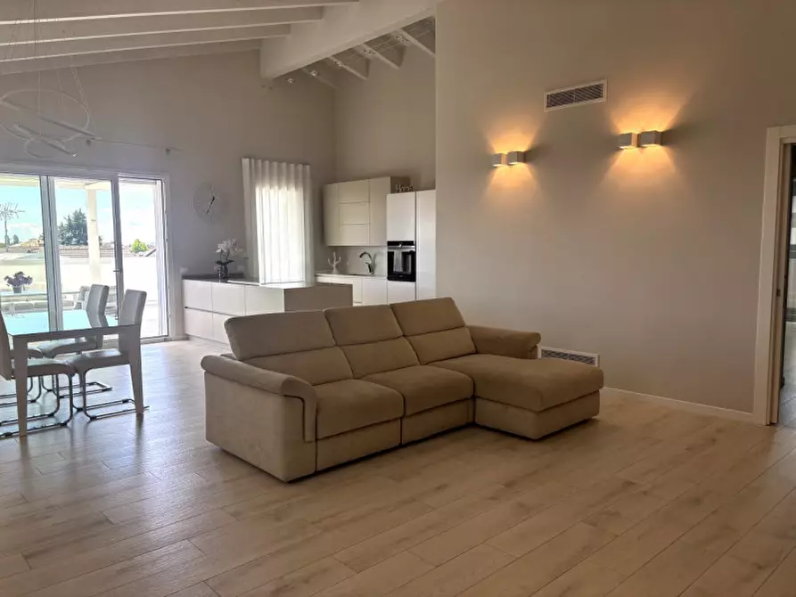 Immagine 1 di Attico in vendita  in Via Vittorio Bachelet a Villafranca Padovana