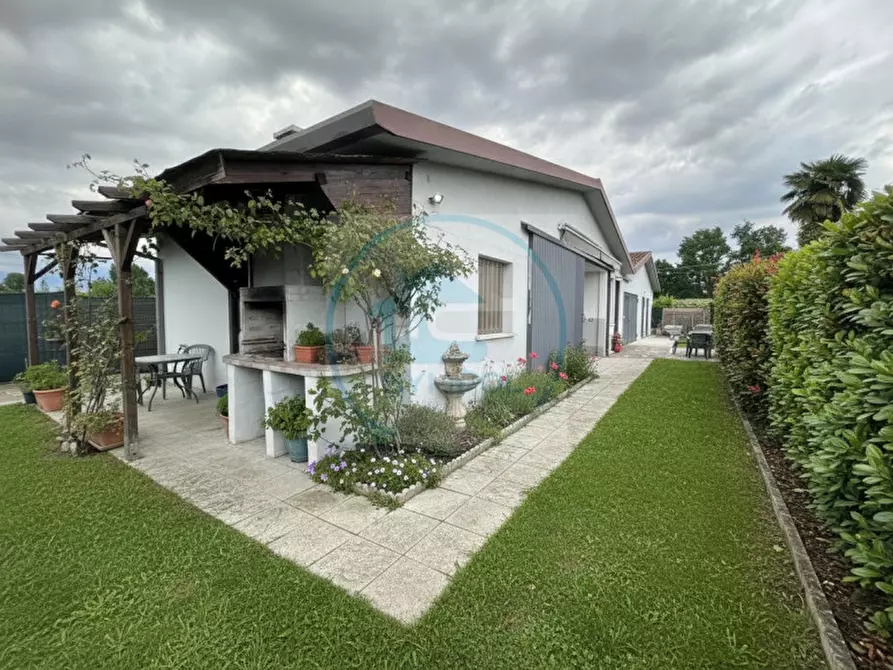Immagine 1 di Casa trifamiliare in vendita  in via Varotara a Mirano