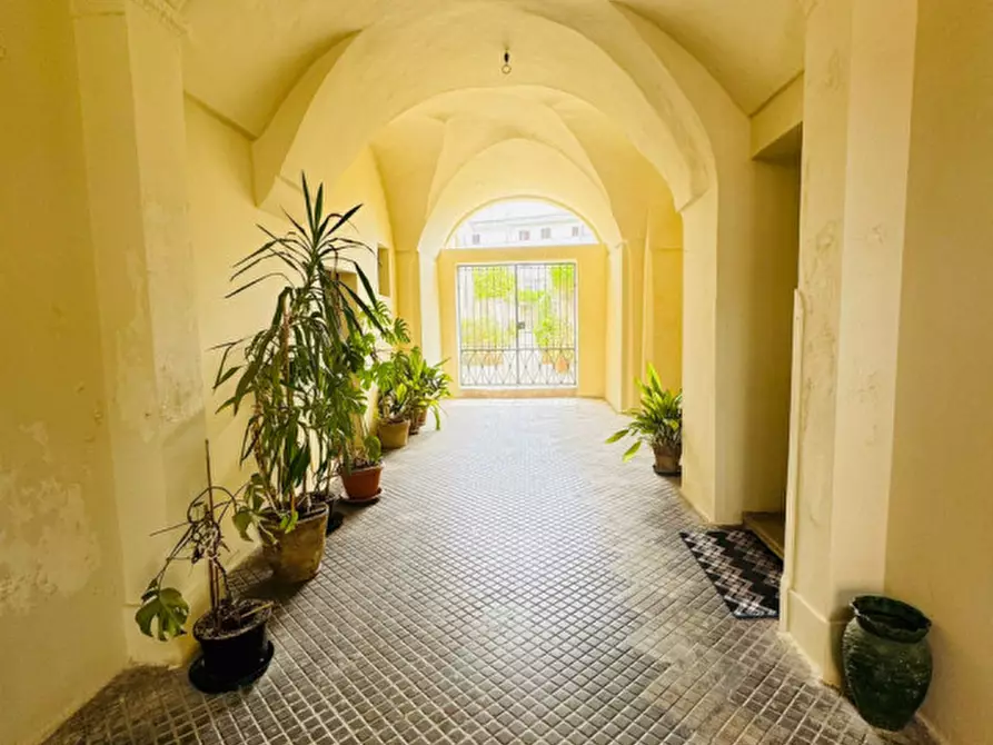 Immagine 4 di Palazzo in vendita  in Via Regina Elena a San Cesario Di Lecce