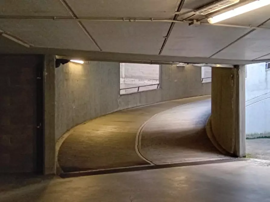 Immagine 6 di Garage in vendita  in Corso Umbria 14 a Torino
