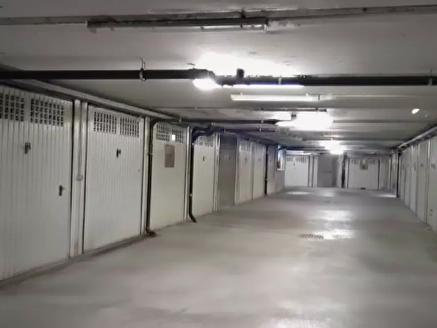 Immagine 8 di Garage in vendita  in Corso Umbria 14 a Torino
