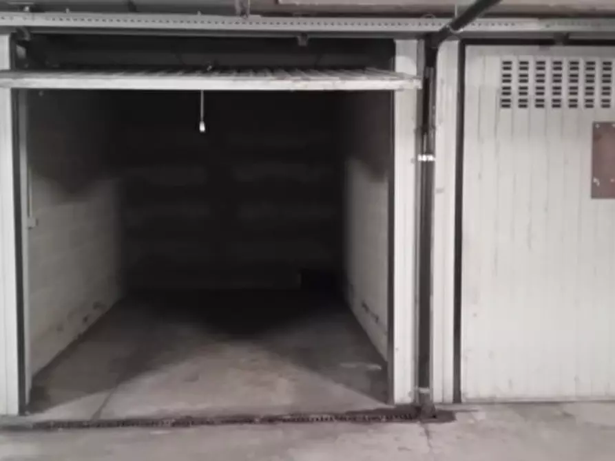 Immagine 9 di Garage in vendita  in Corso Umbria 14 a Torino