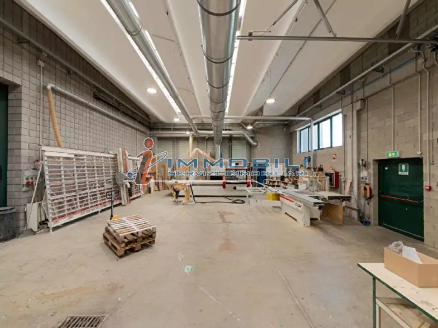 Immagine 2 di Laboratorio in vendita  a Rovello Porro