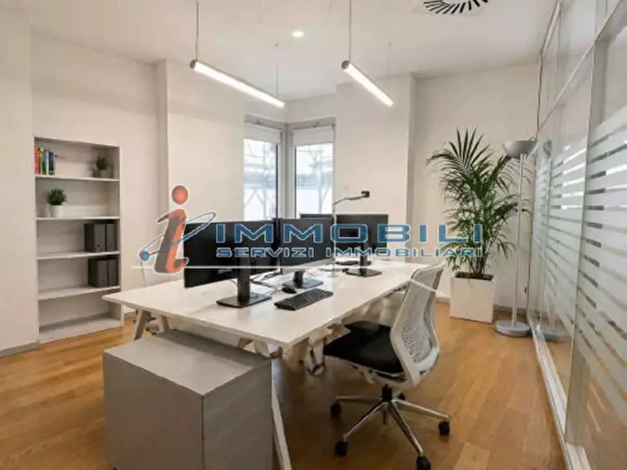 Immagine 11 di Ufficio in affitto  in VIA DURINI a Milano