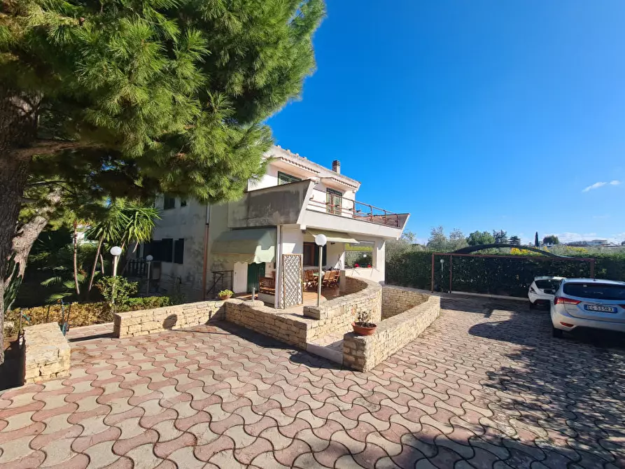 Immagine 1 di Villa in vendita  a Bisceglie