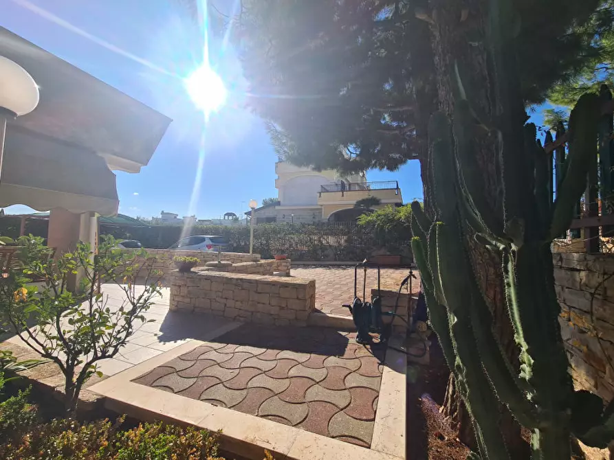 Immagine 13 di Villa in vendita  a Bisceglie