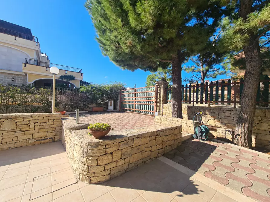 Immagine 14 di Villa in vendita  a Bisceglie