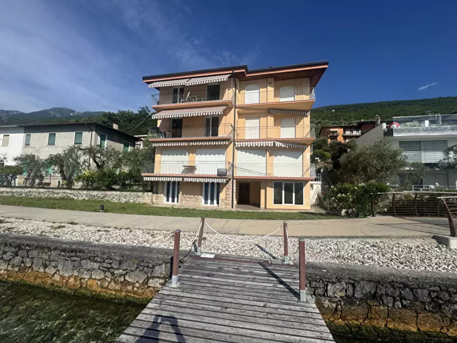 Immagine 30 di Appartamento in vendita  in Via Amerigo Vespucci a Brenzone