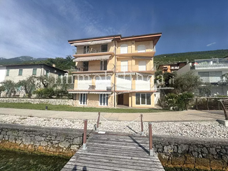 Immagine 31 di Appartamento in vendita  in Via Amerigo Vespucci a Brenzone