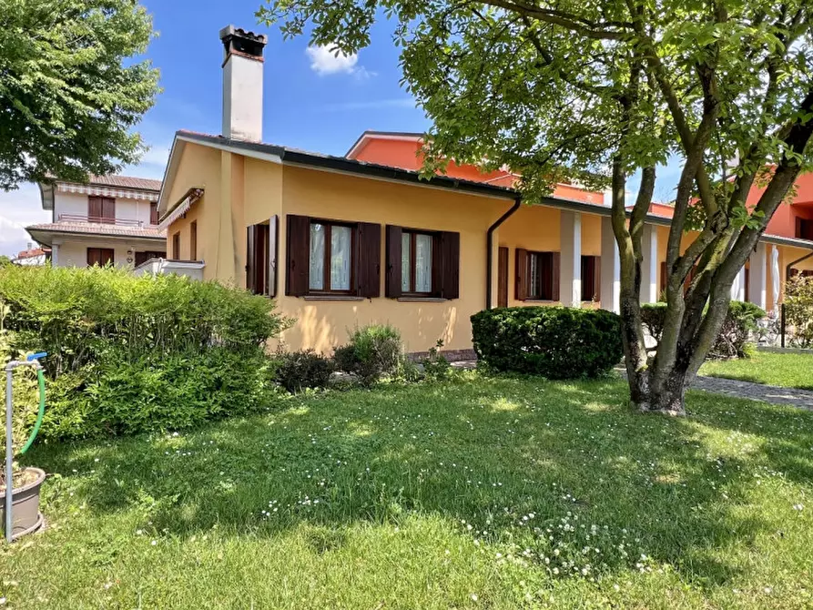 Immagine 1 di Villetta a schiera in vendita  in via casoni a Torri Di Quartesolo