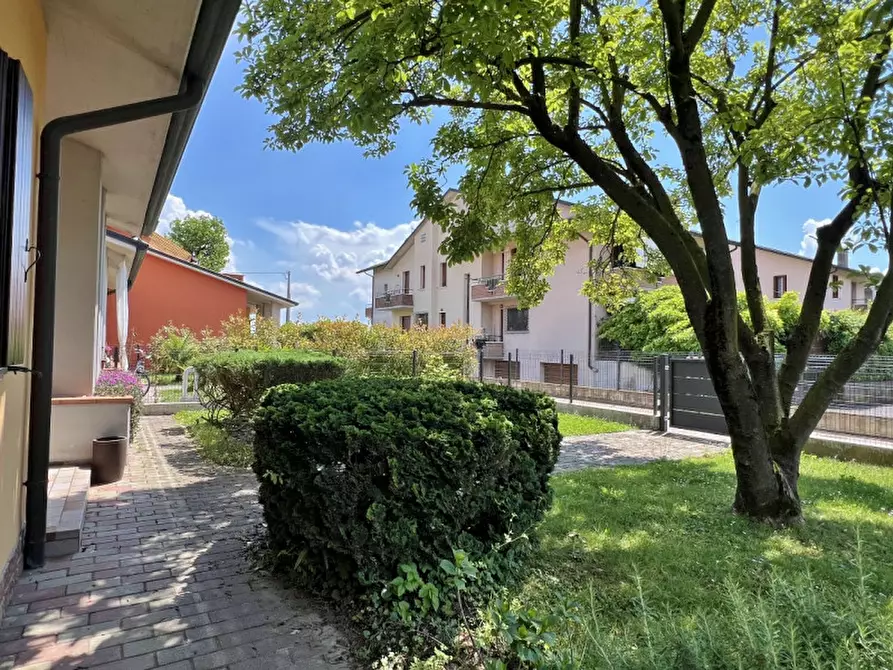 Immagine 2 di Villetta a schiera in vendita  in via casoni a Torri Di Quartesolo