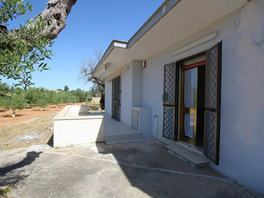 Immagine 1 di Villa in vendita  in Via Covile a Casarano