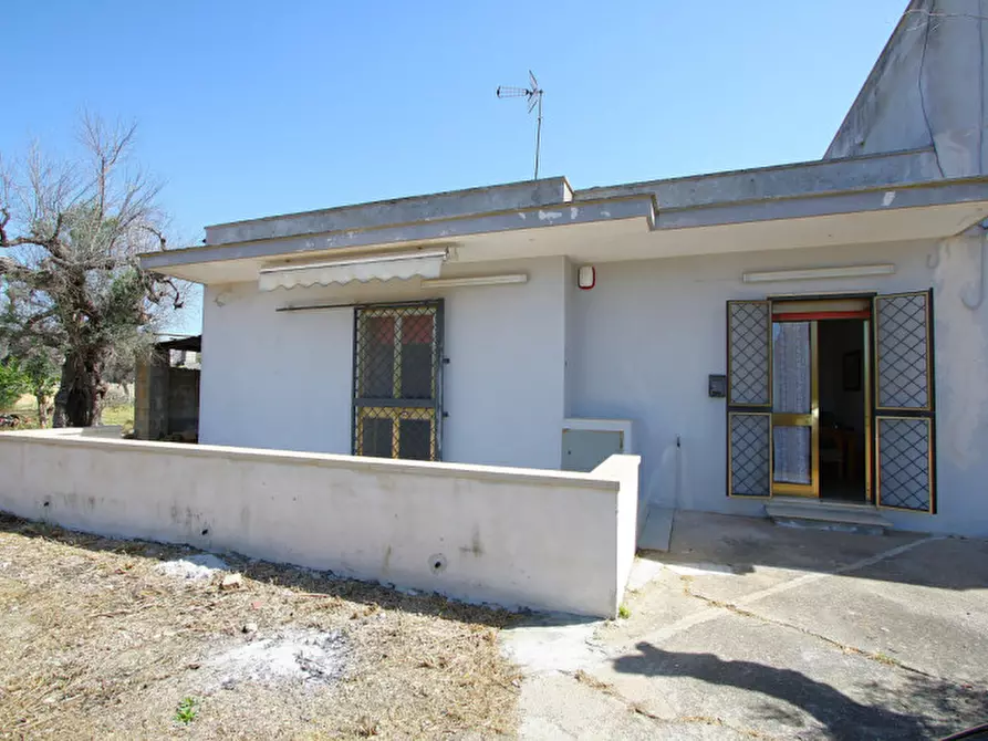 Immagine 2 di Villa in vendita  in Via Covile a Casarano