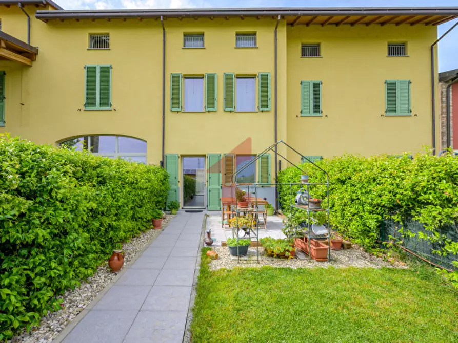 Immagine 1 di Villetta a schiera in vendita  in Strada angelica 42 a Parma