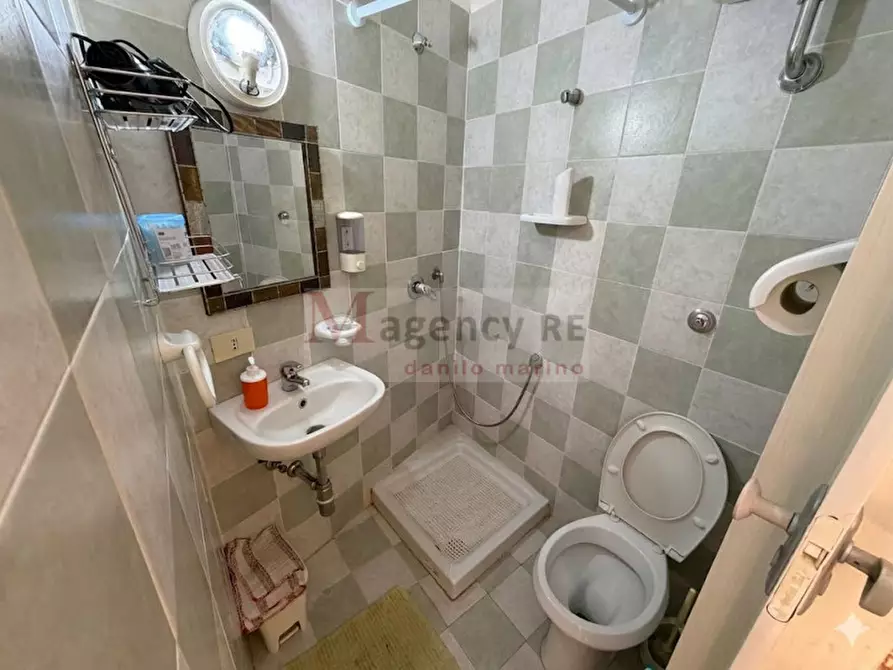 Immagine 10 di Bed & Breakfast in vendita  a Scilla