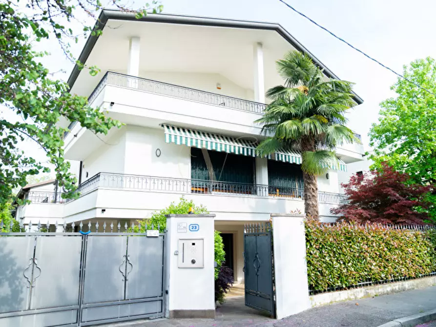 Immagine 1 di Villa in vendita  in Via Genova 23 a Padova