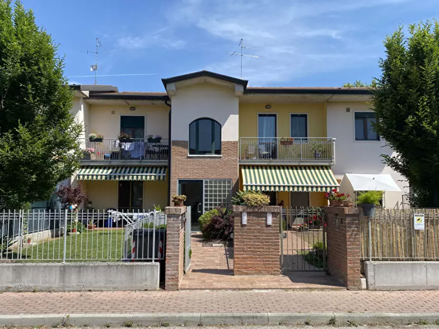 Immagine 1 di Appartamento in vendita  in Via Brigata Sassari a Vigasio