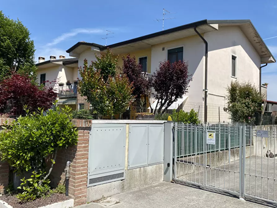 Immagine 2 di Appartamento in vendita  in Via Brigata Sassari a Vigasio