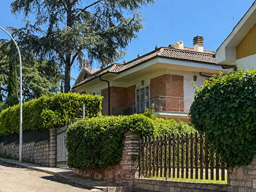 Immagine 2 di Casa bifamiliare in vendita  in Vai Edgardo Negri 84 a Roma