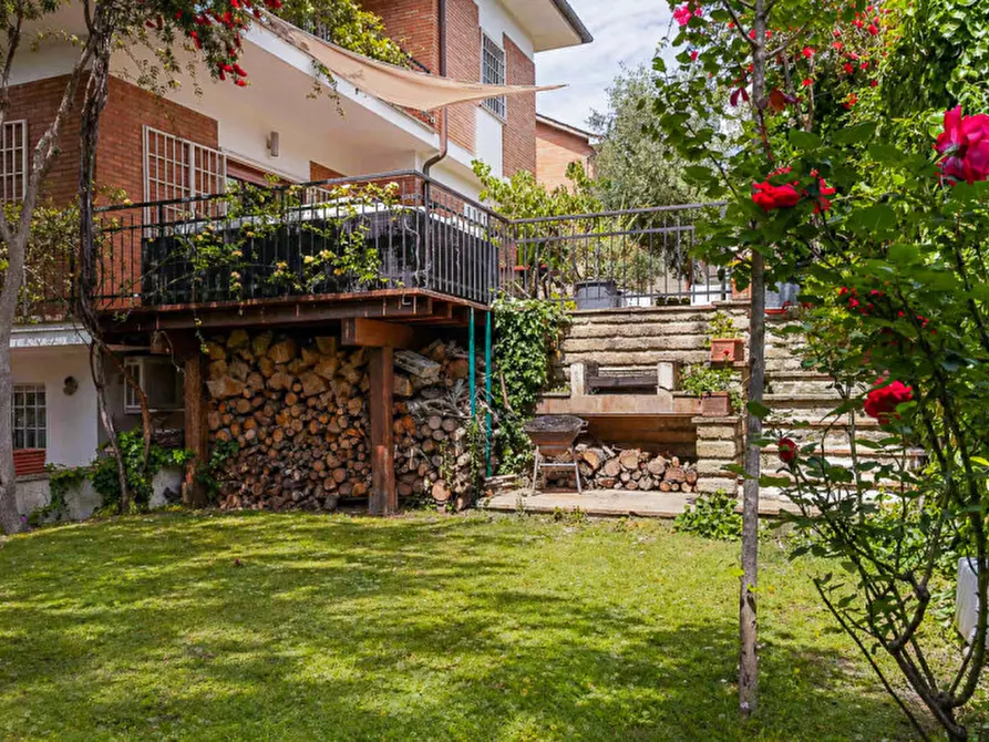 Immagine 3 di Casa bifamiliare in vendita  in Vai Edgardo Negri 84 a Roma