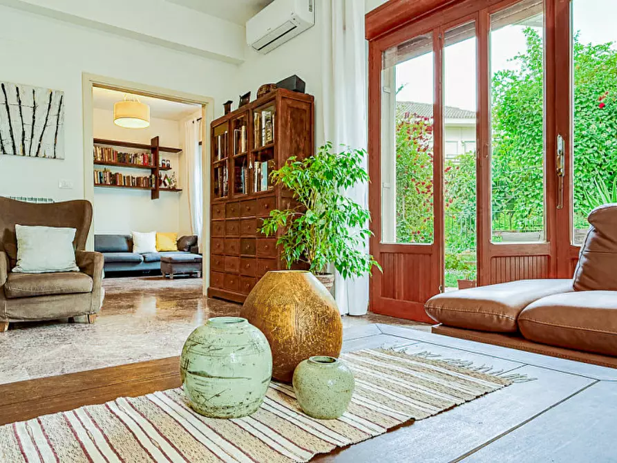 Immagine 4 di Casa bifamiliare in vendita  in Vai Edgardo Negri 84 a Roma