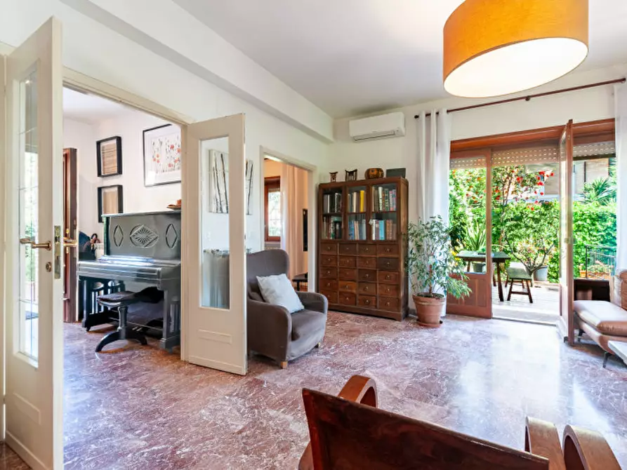 Immagine 10 di Casa bifamiliare in vendita  in Vai Edgardo Negri 84 a Roma