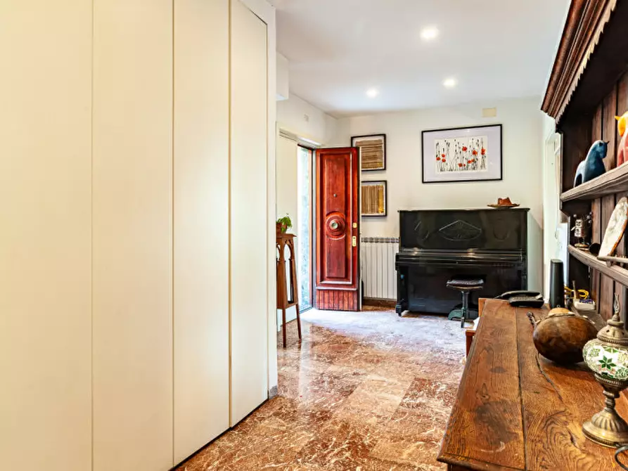 Immagine 17 di Casa bifamiliare in vendita  in Vai Edgardo Negri 84 a Roma