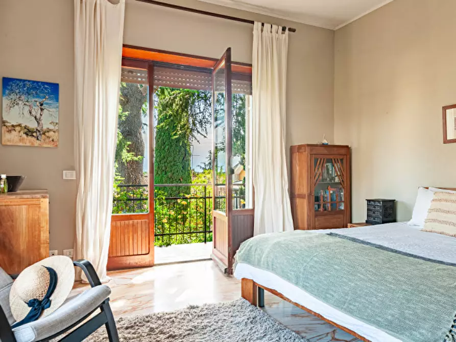 Immagine 51 di Casa bifamiliare in vendita  in Vai Edgardo Negri 84 a Roma