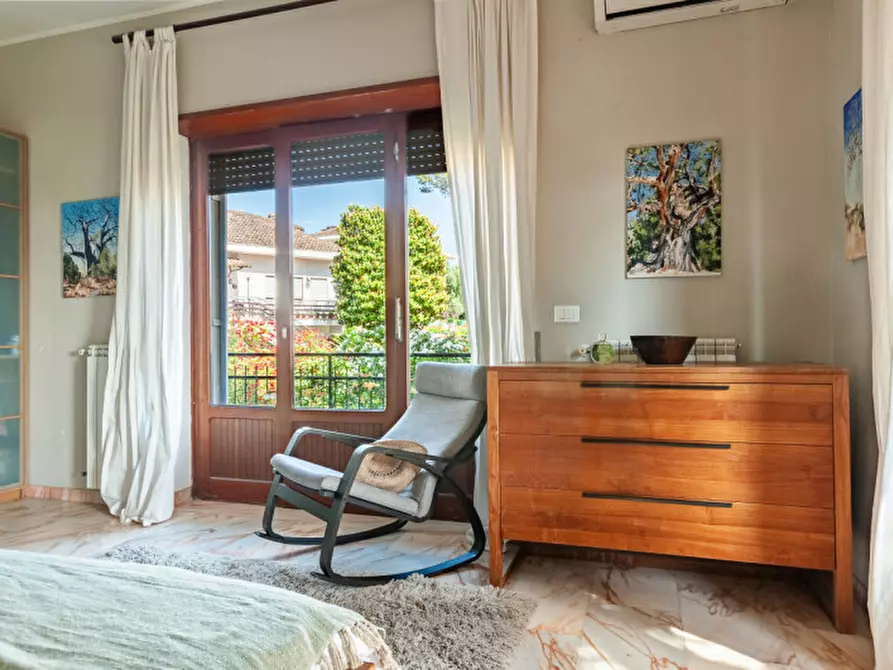 Immagine 59 di Casa bifamiliare in vendita  in Vai Edgardo Negri 84 a Roma