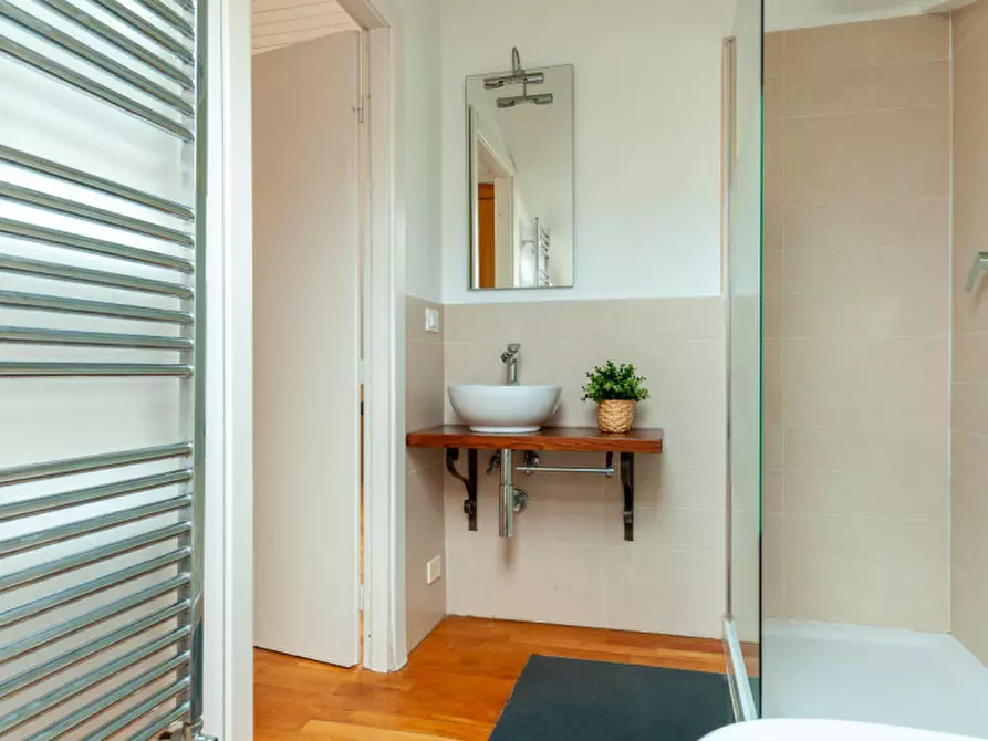 Immagine 61 di Casa bifamiliare in vendita  in Vai Edgardo Negri 84 a Roma