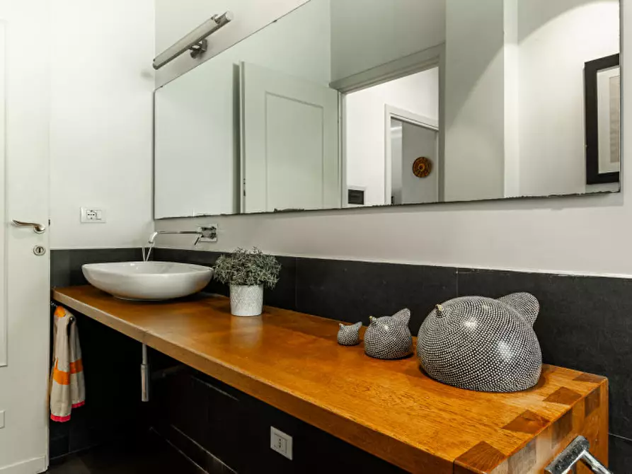 Immagine 65 di Casa bifamiliare in vendita  in Vai Edgardo Negri 84 a Roma