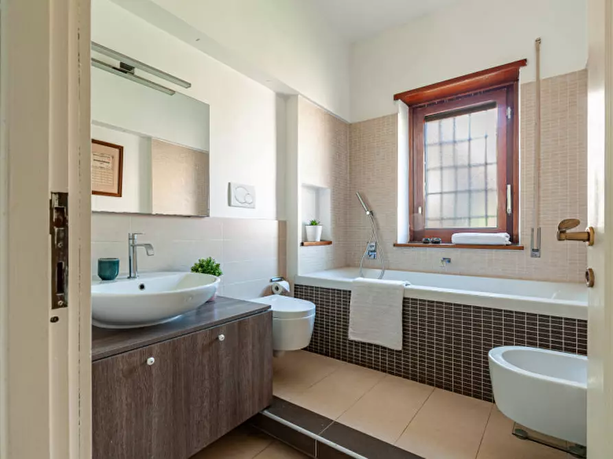 Immagine 68 di Casa bifamiliare in vendita  in Vai Edgardo Negri 84 a Roma