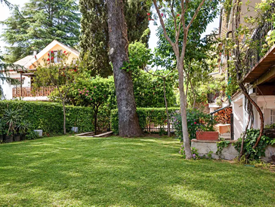 Immagine 69 di Casa bifamiliare in vendita  in Vai Edgardo Negri 84 a Roma