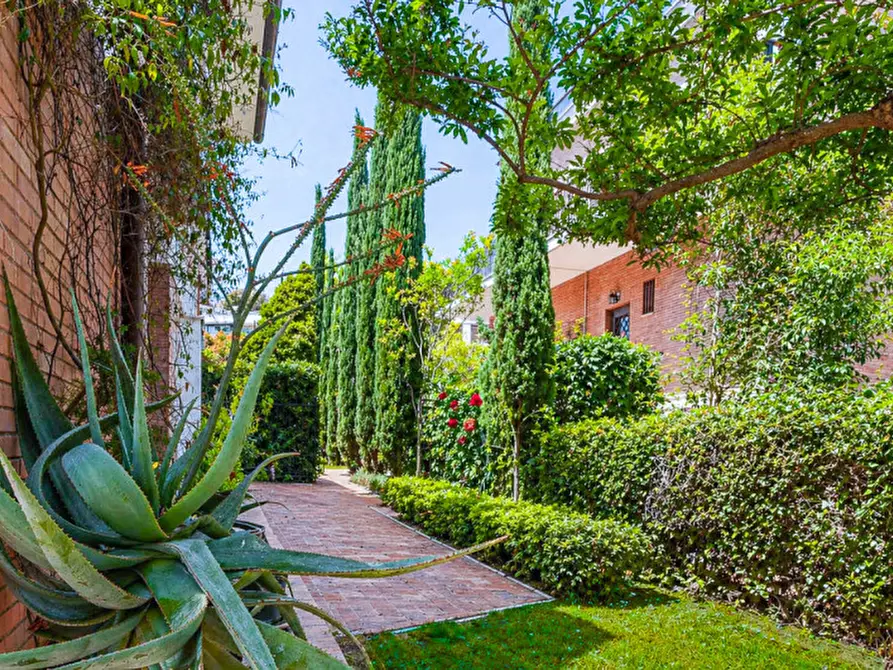 Immagine 72 di Casa bifamiliare in vendita  in Vai Edgardo Negri 84 a Roma