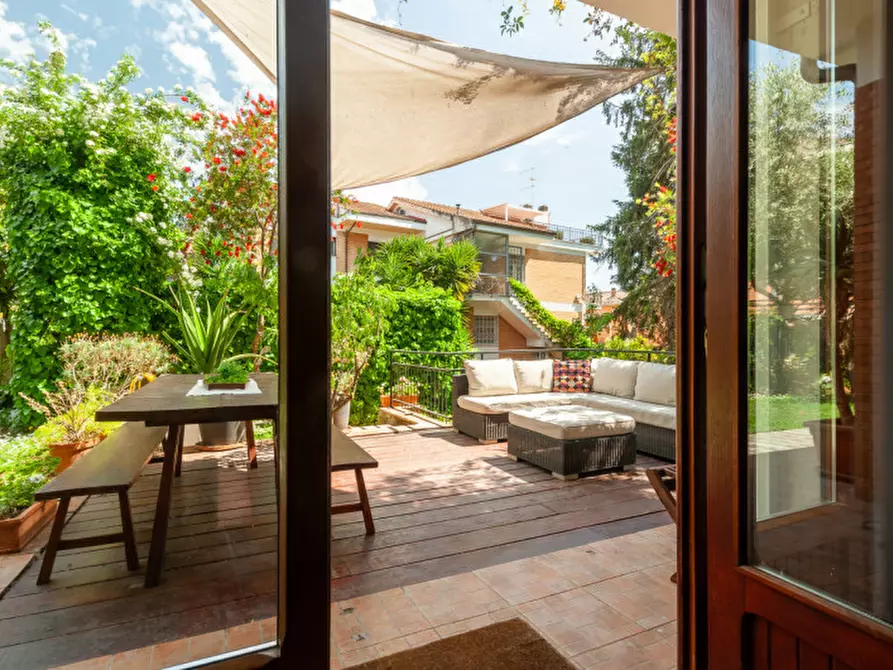 Immagine 73 di Casa bifamiliare in vendita  in Vai Edgardo Negri 84 a Roma